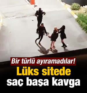 Esenyurt’ta lüks bir site önünde iki kadın henüz bilinmeyen bir nedenle birbirine girdi.